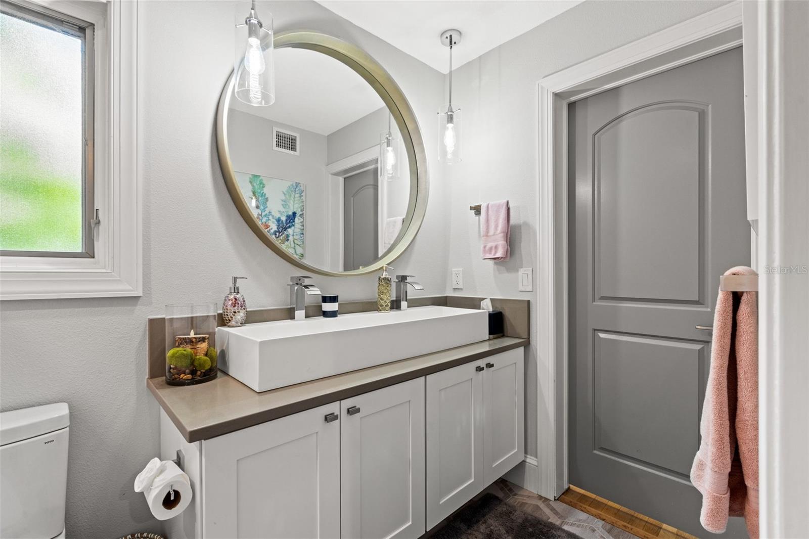 TB8412312 Property Photo