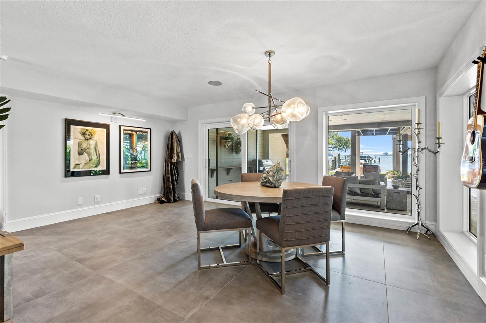 TB8412312 Property Photo