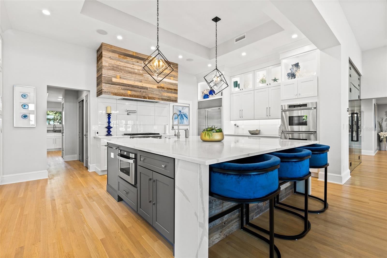 TB8412312 Property Photo