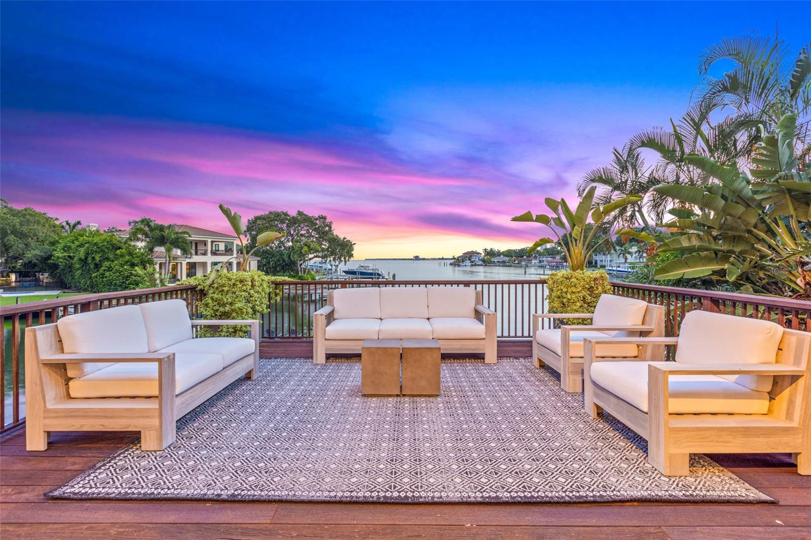 TB8412312 Property Photo