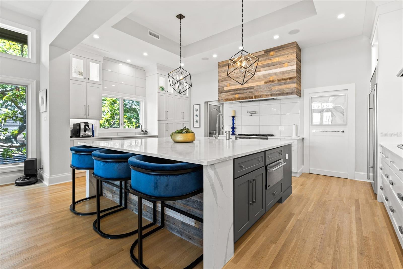 TB8412312 Property Photo