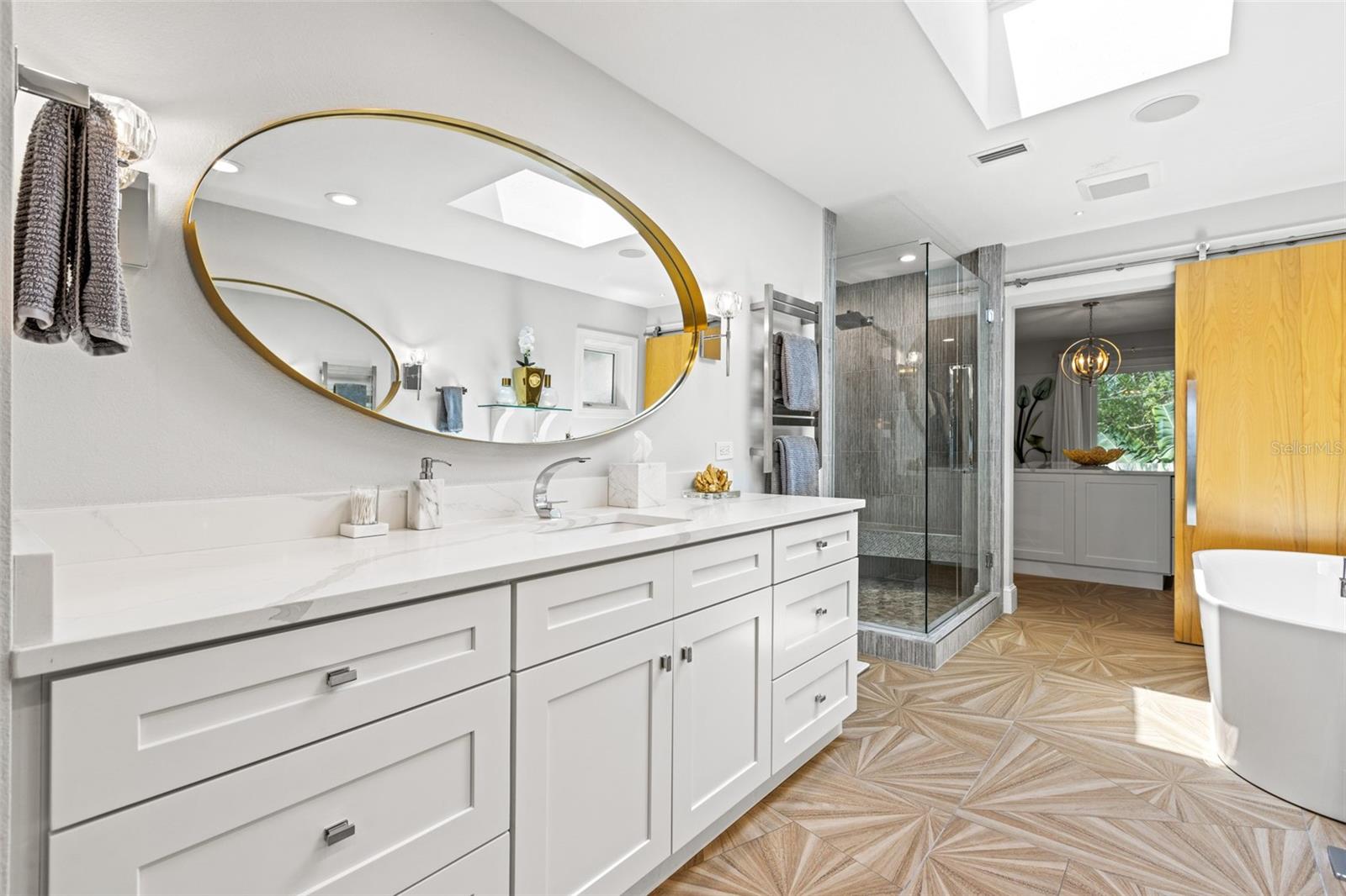 TB8412312 Property Photo