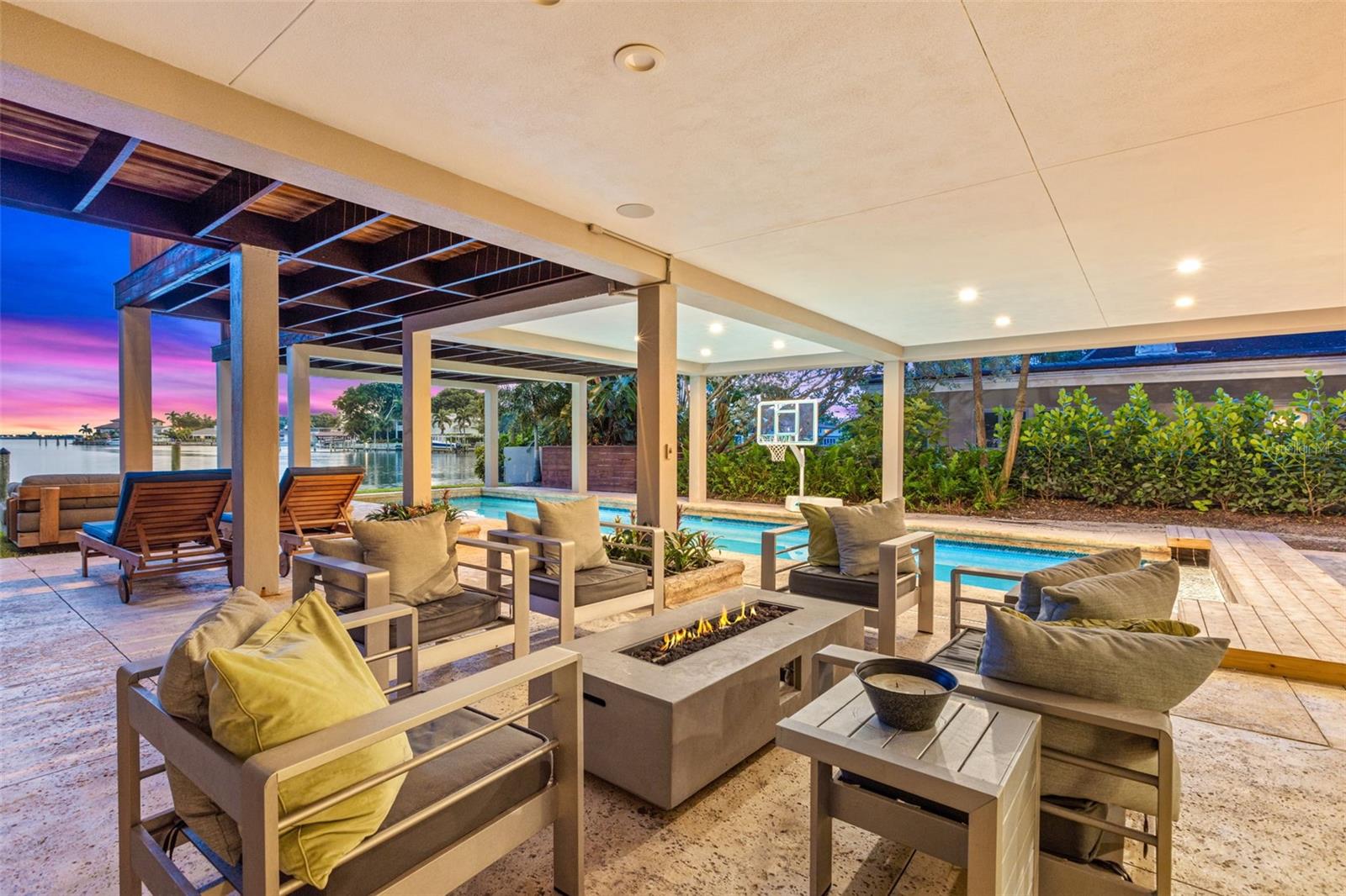 TB8412312 Property Photo