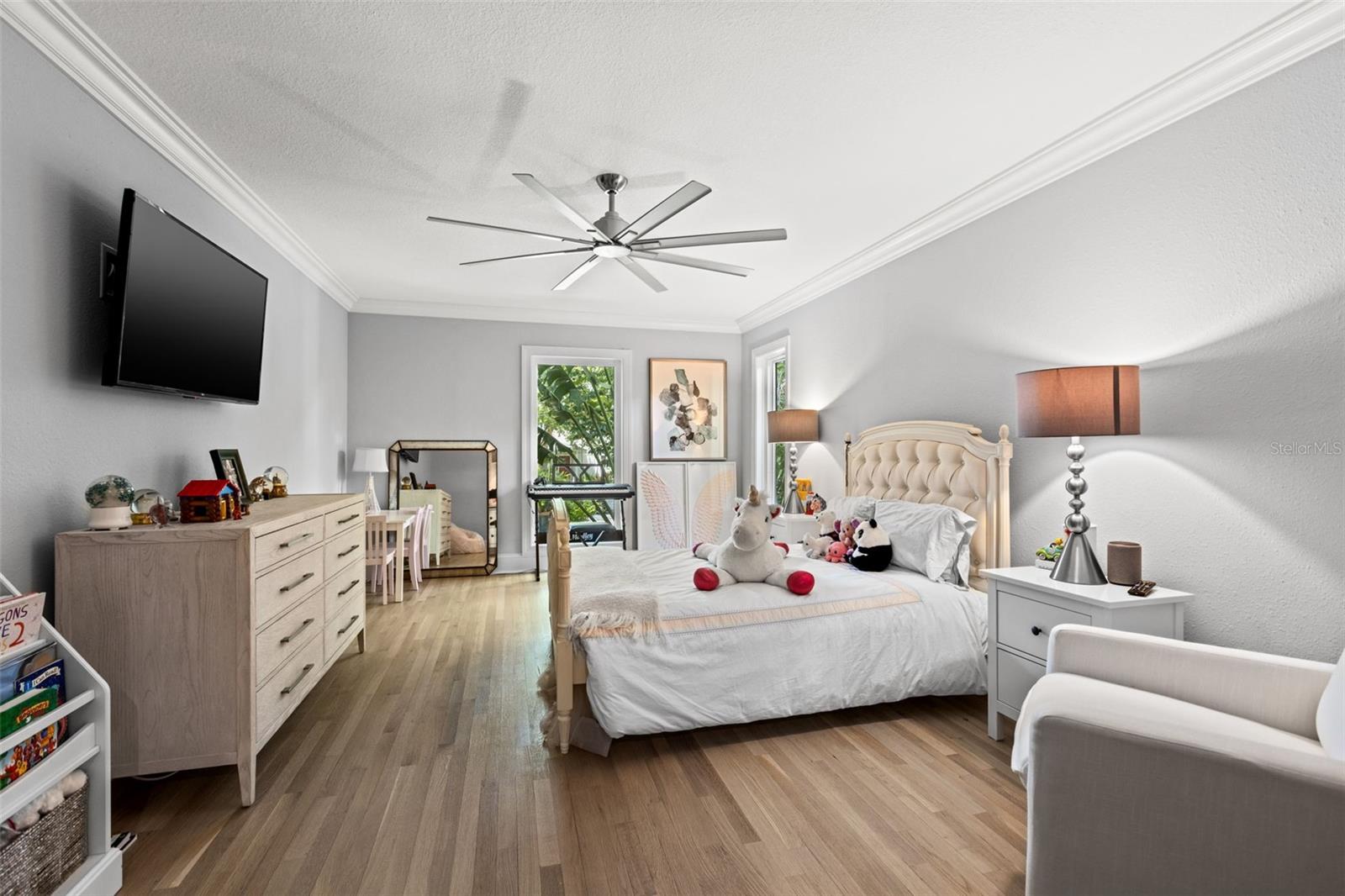 TB8412312 Property Photo