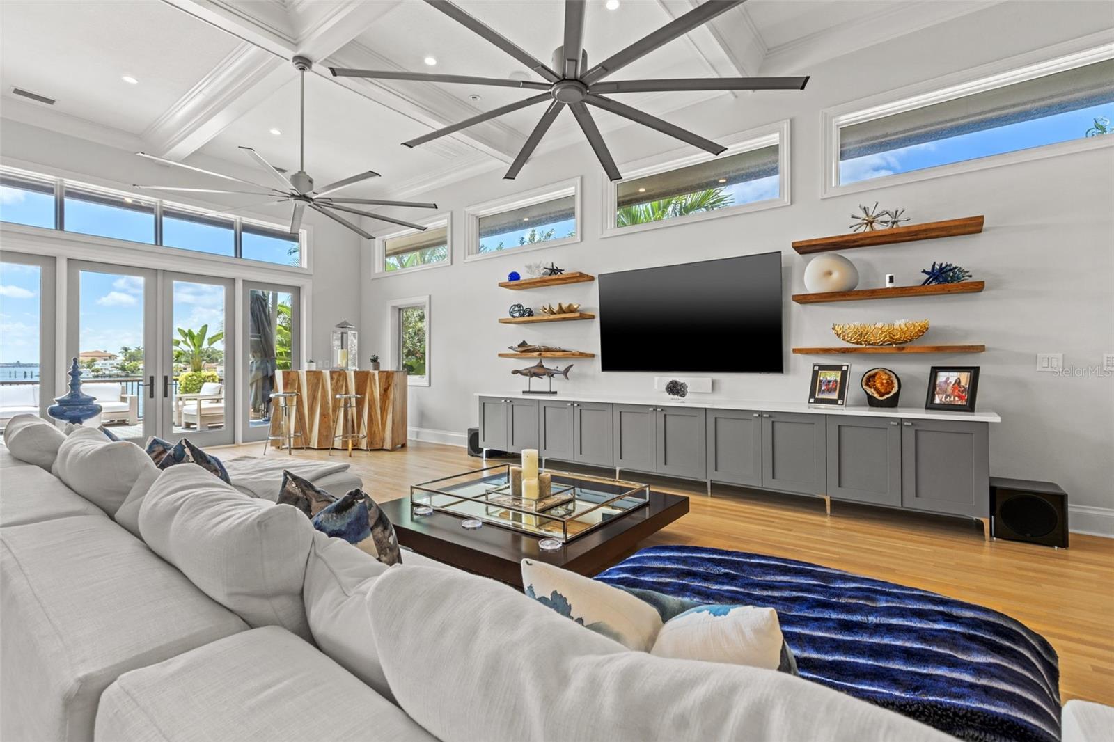 TB8412312 Property Photo