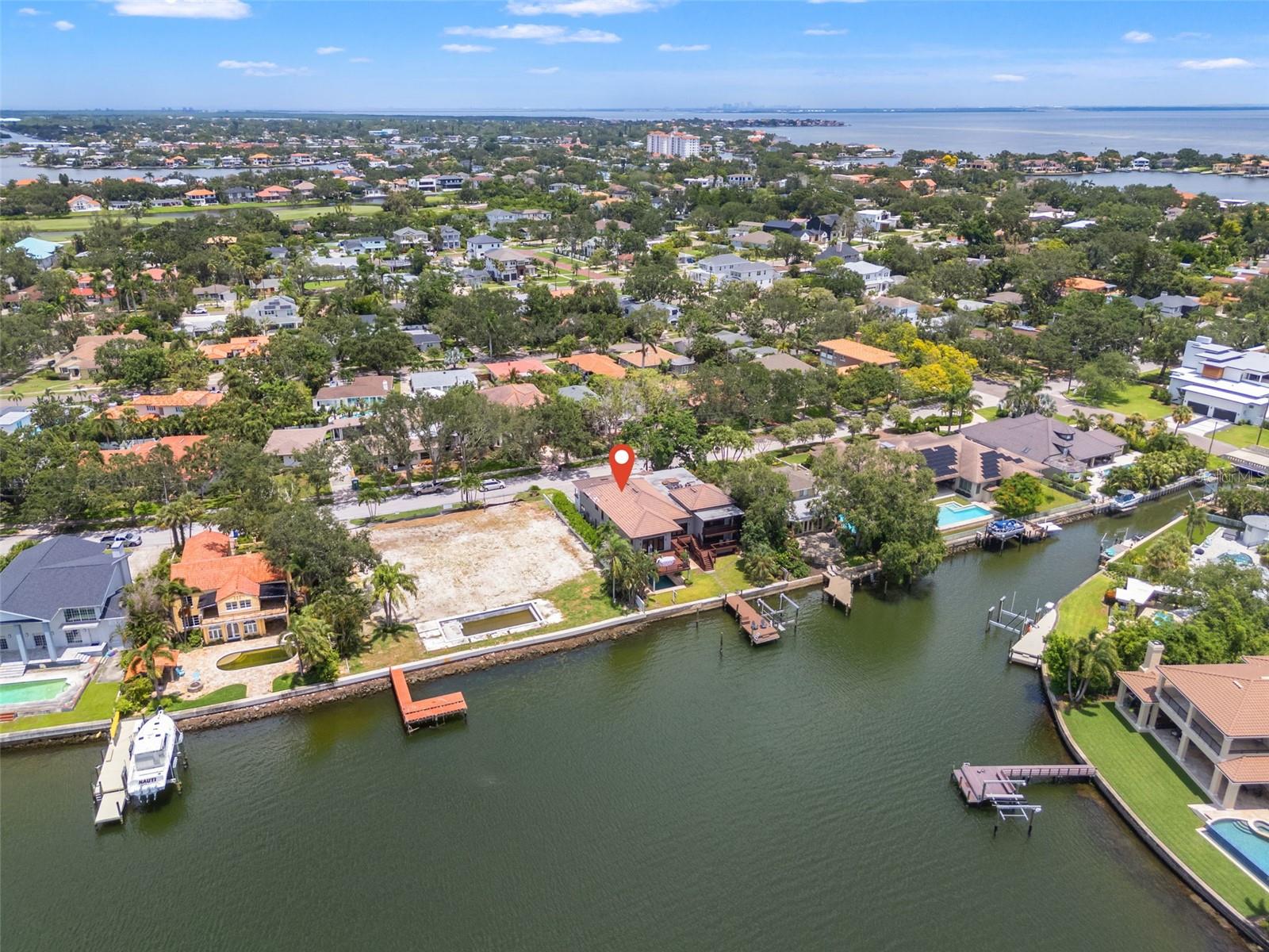 TB8412312 Property Photo