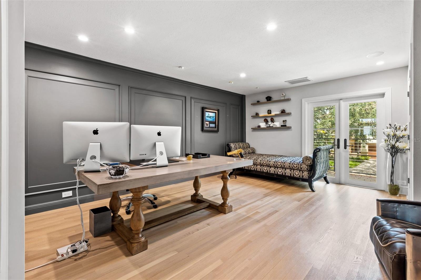 TB8412312 Property Photo