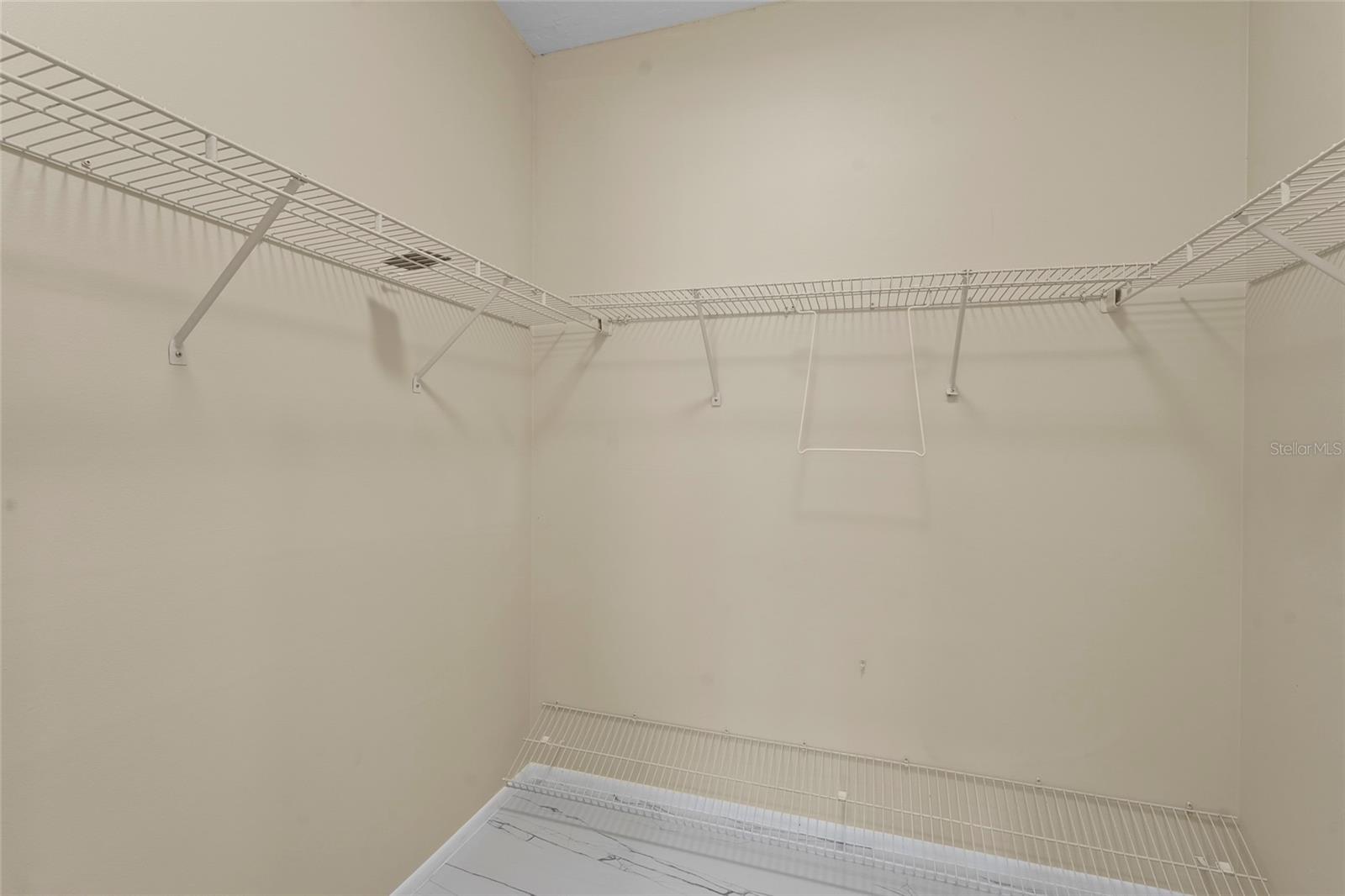 A4660428 Property Photo