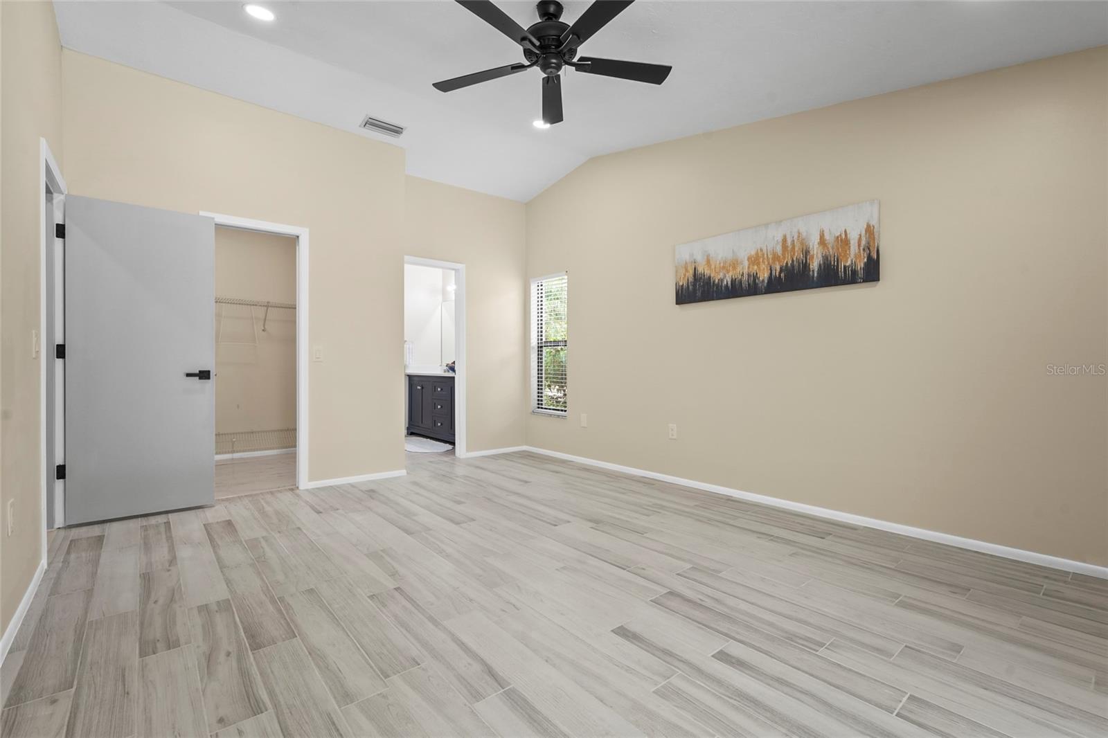 A4660428 Property Photo