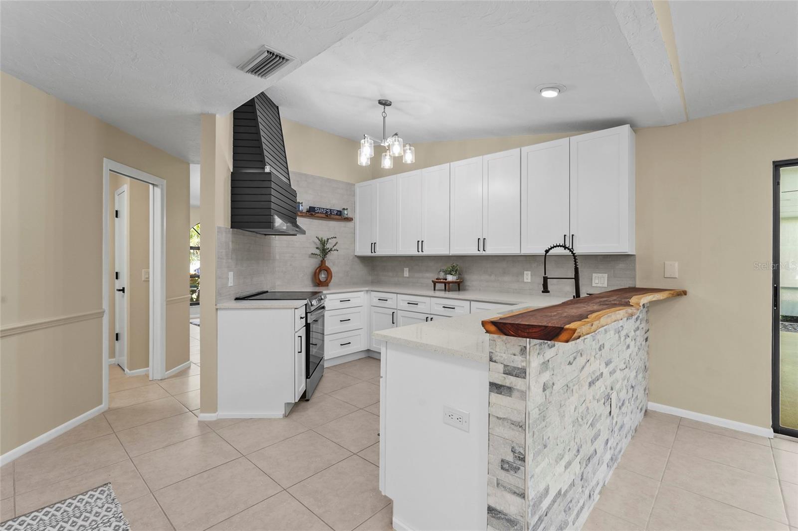 A4660428 Property Photo