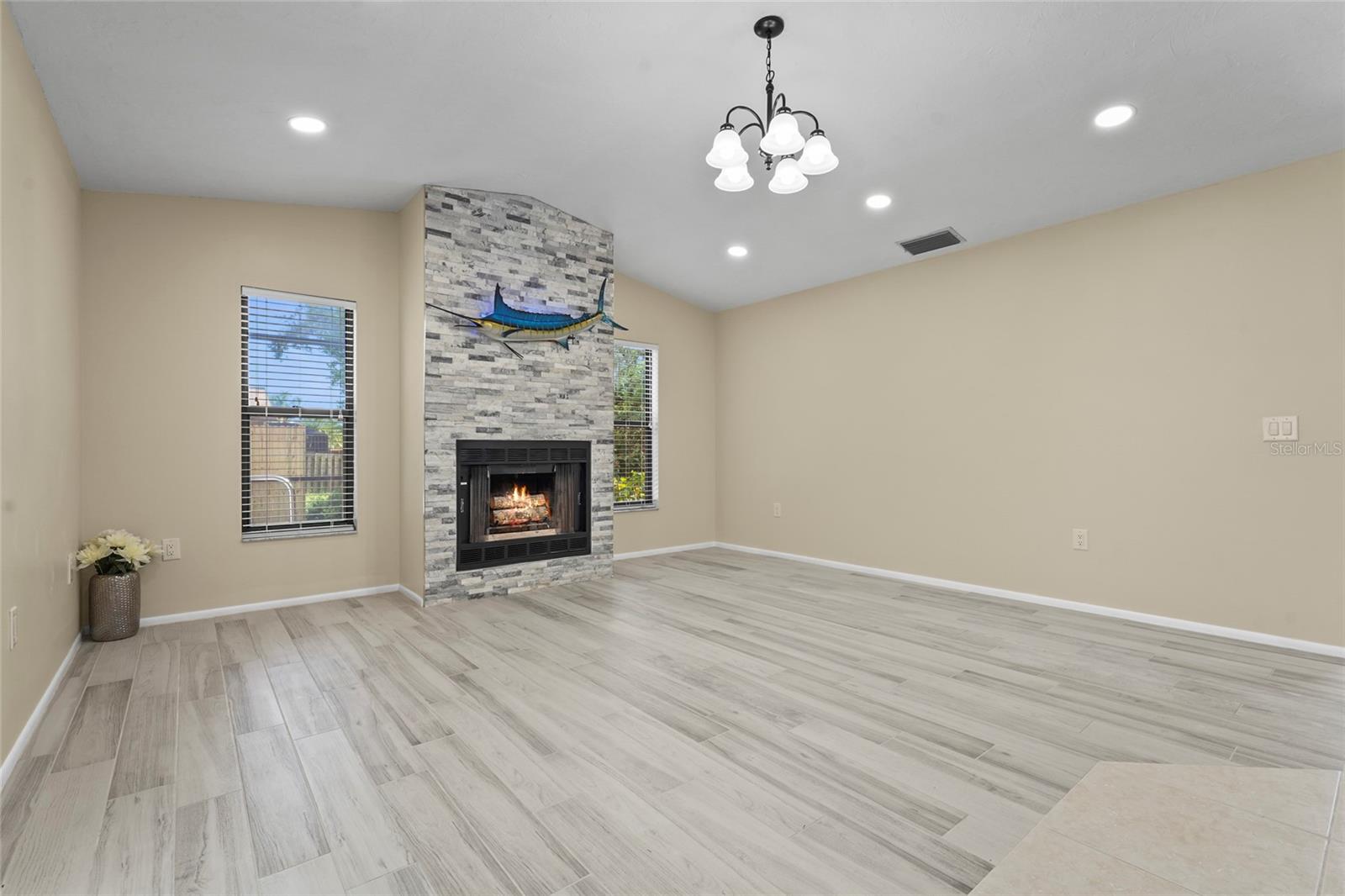 A4660428 Property Photo