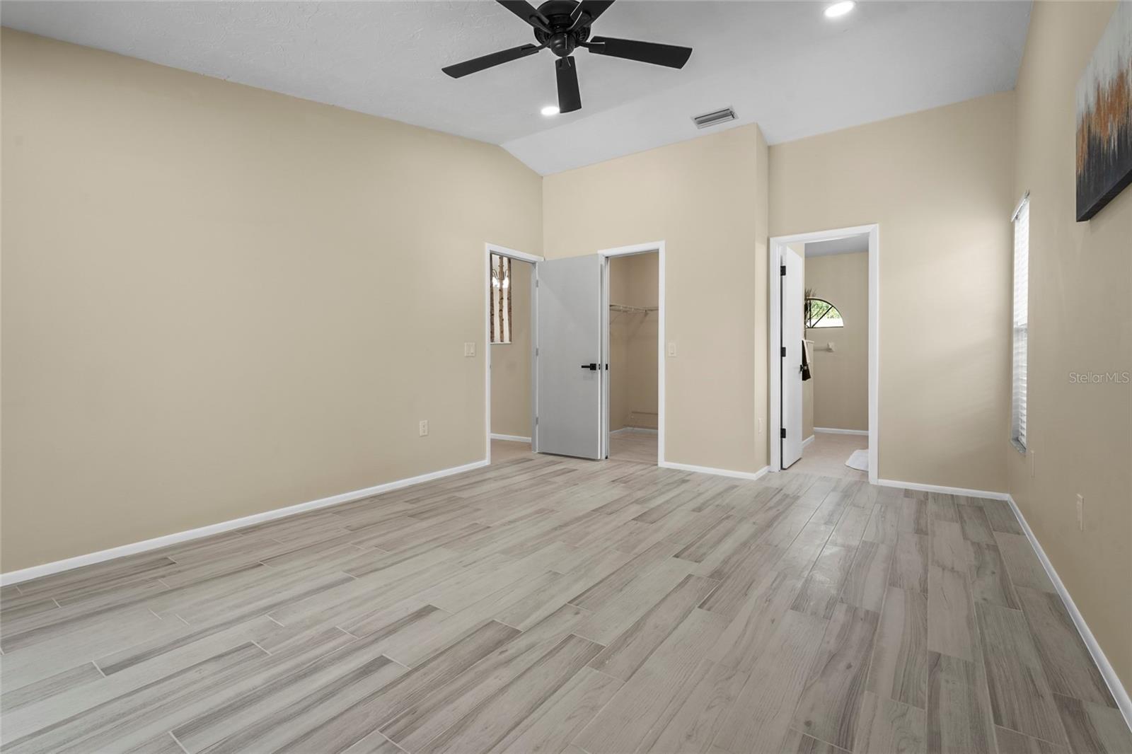 A4660428 Property Photo