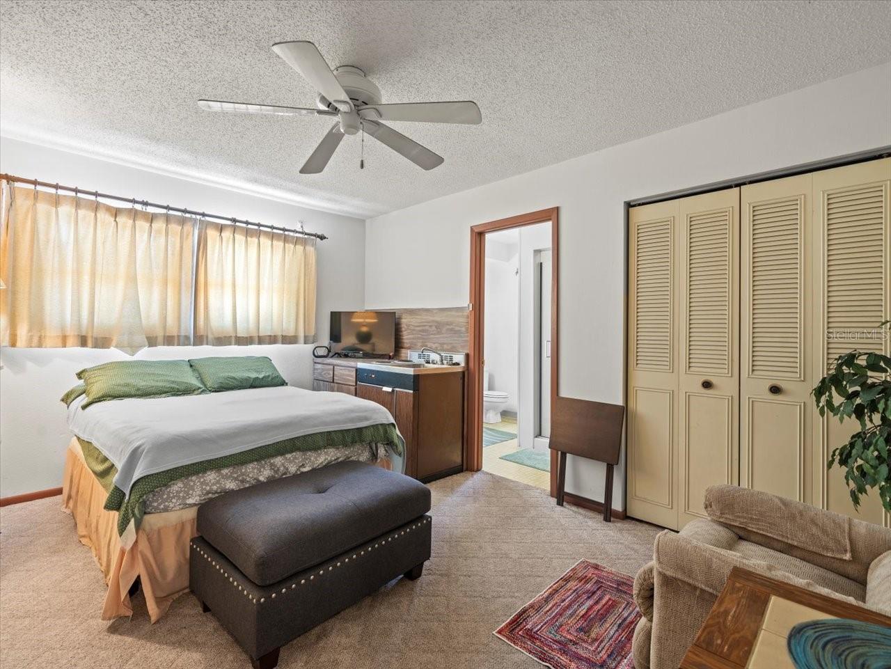 TB8412423 Property Photo