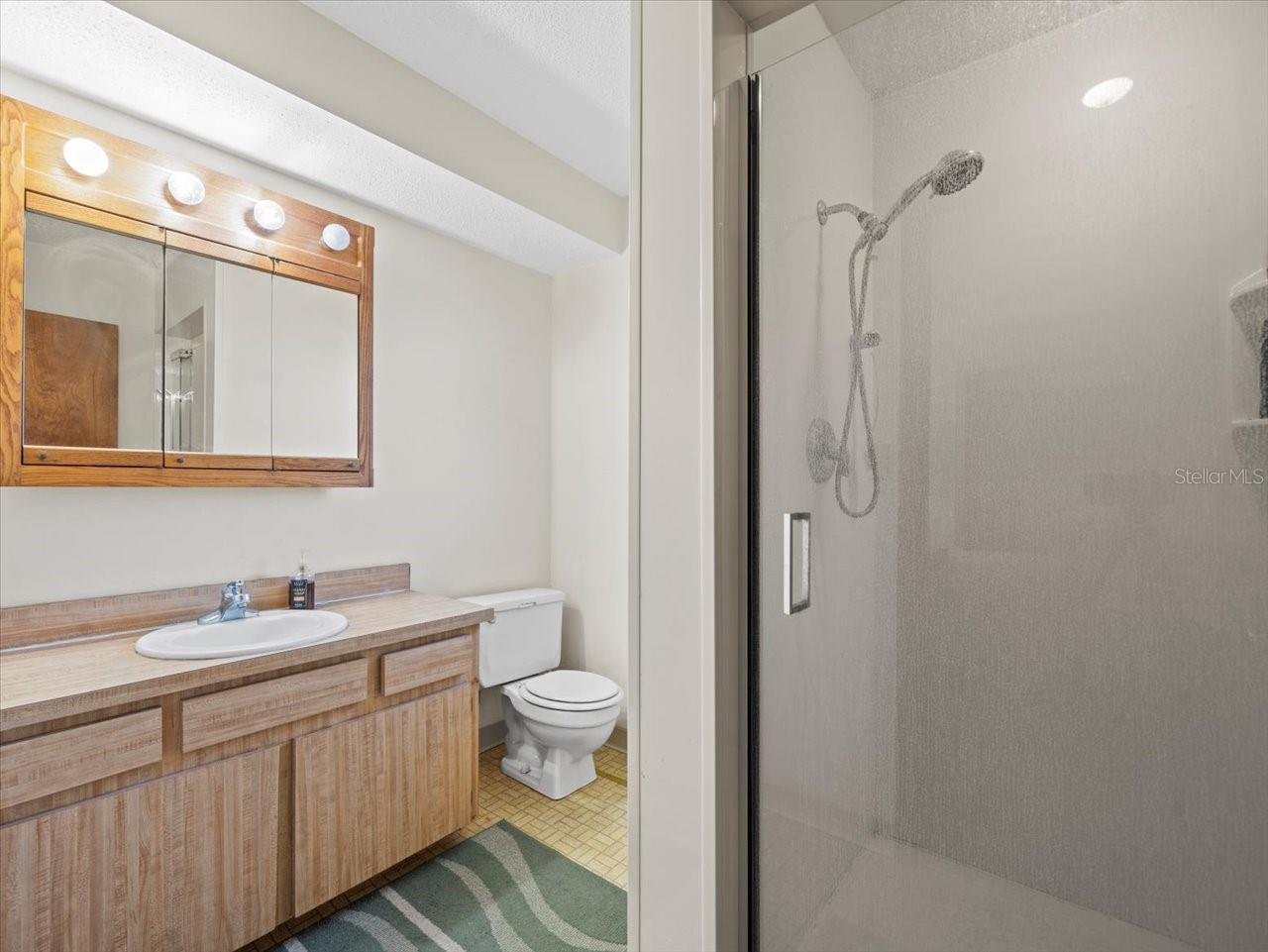 TB8412423 Property Photo