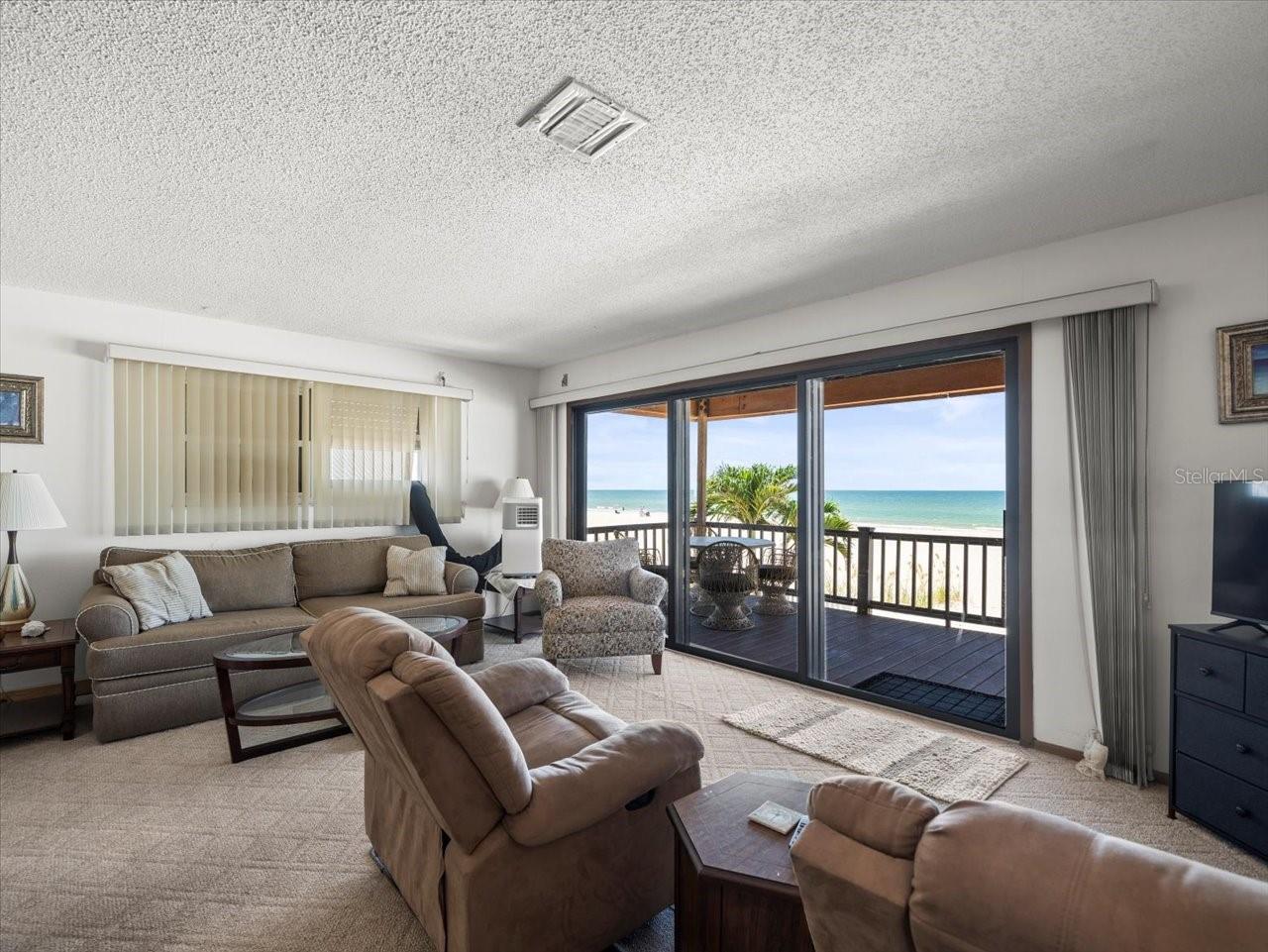 TB8412423 Property Photo