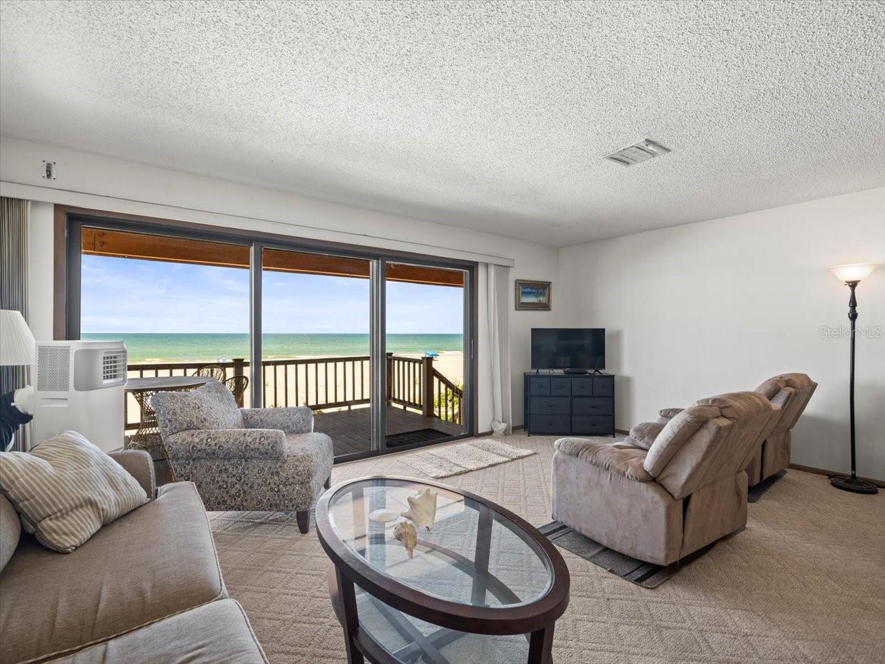 TB8412423 Property Photo