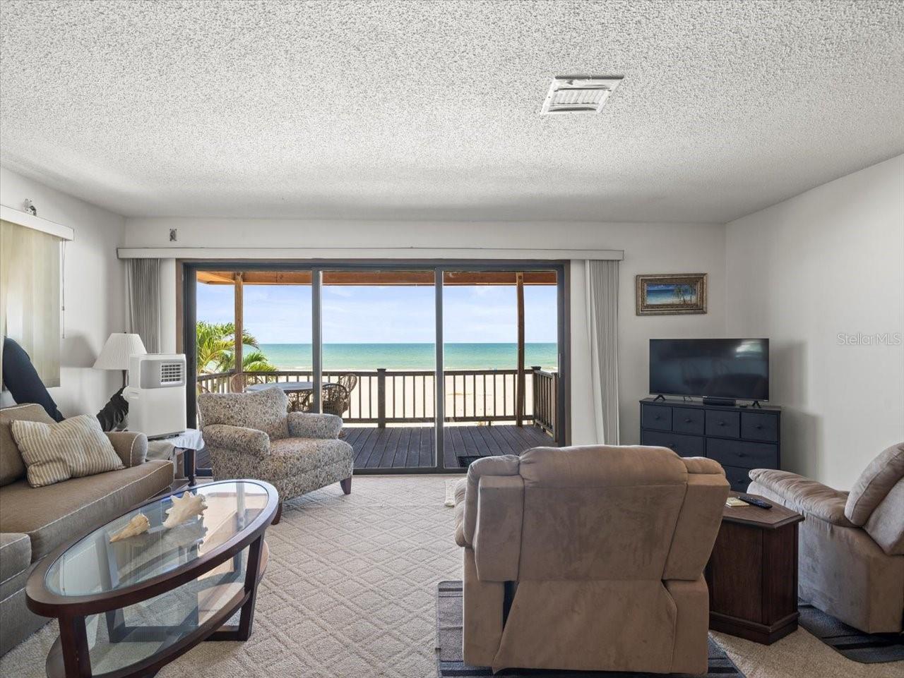 TB8412423 Property Photo