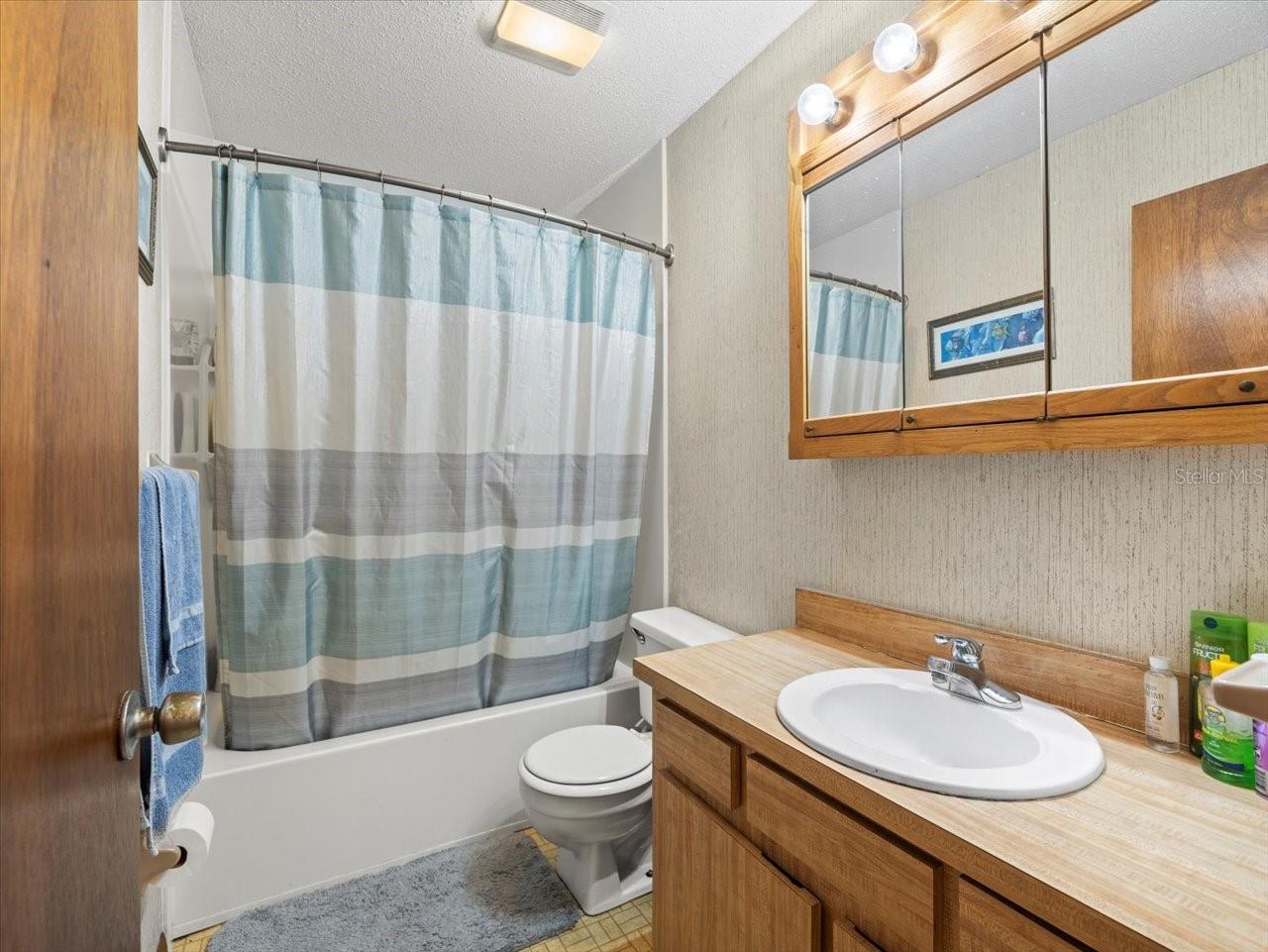 TB8412423 Property Photo