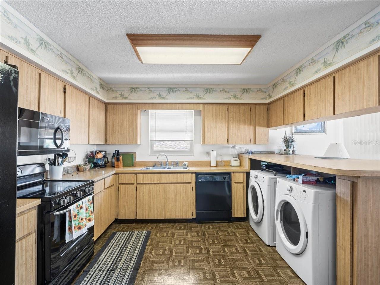 TB8412423 Property Photo