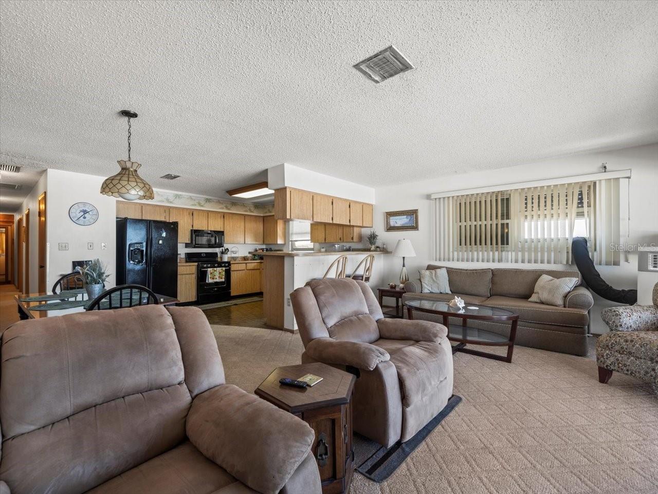 TB8412423 Property Photo