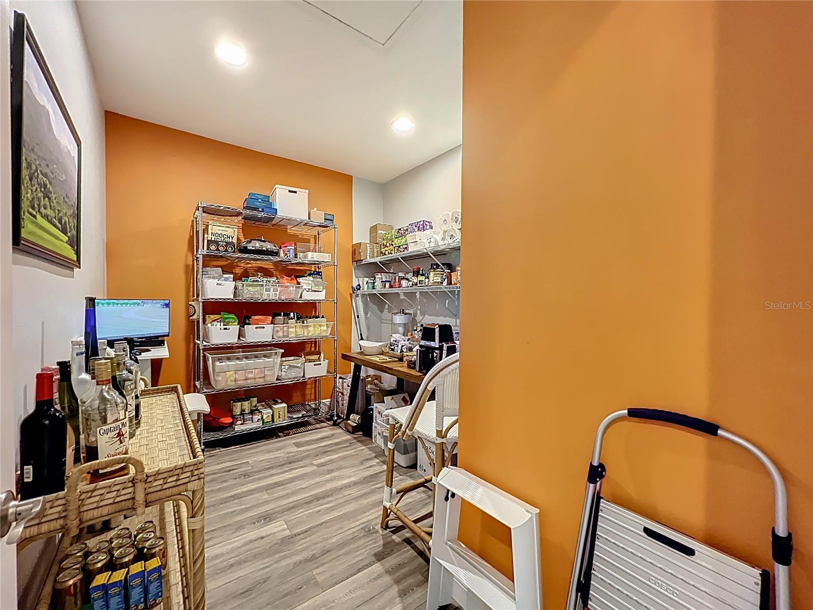 O6331633 Property Photo