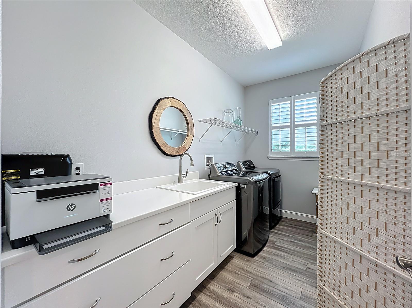 O6331633 Property Photo