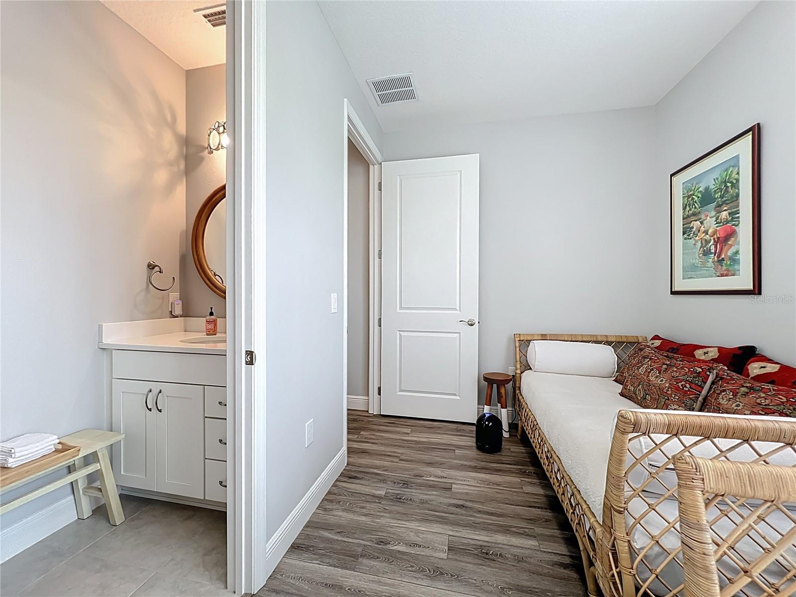 O6331633 Property Photo