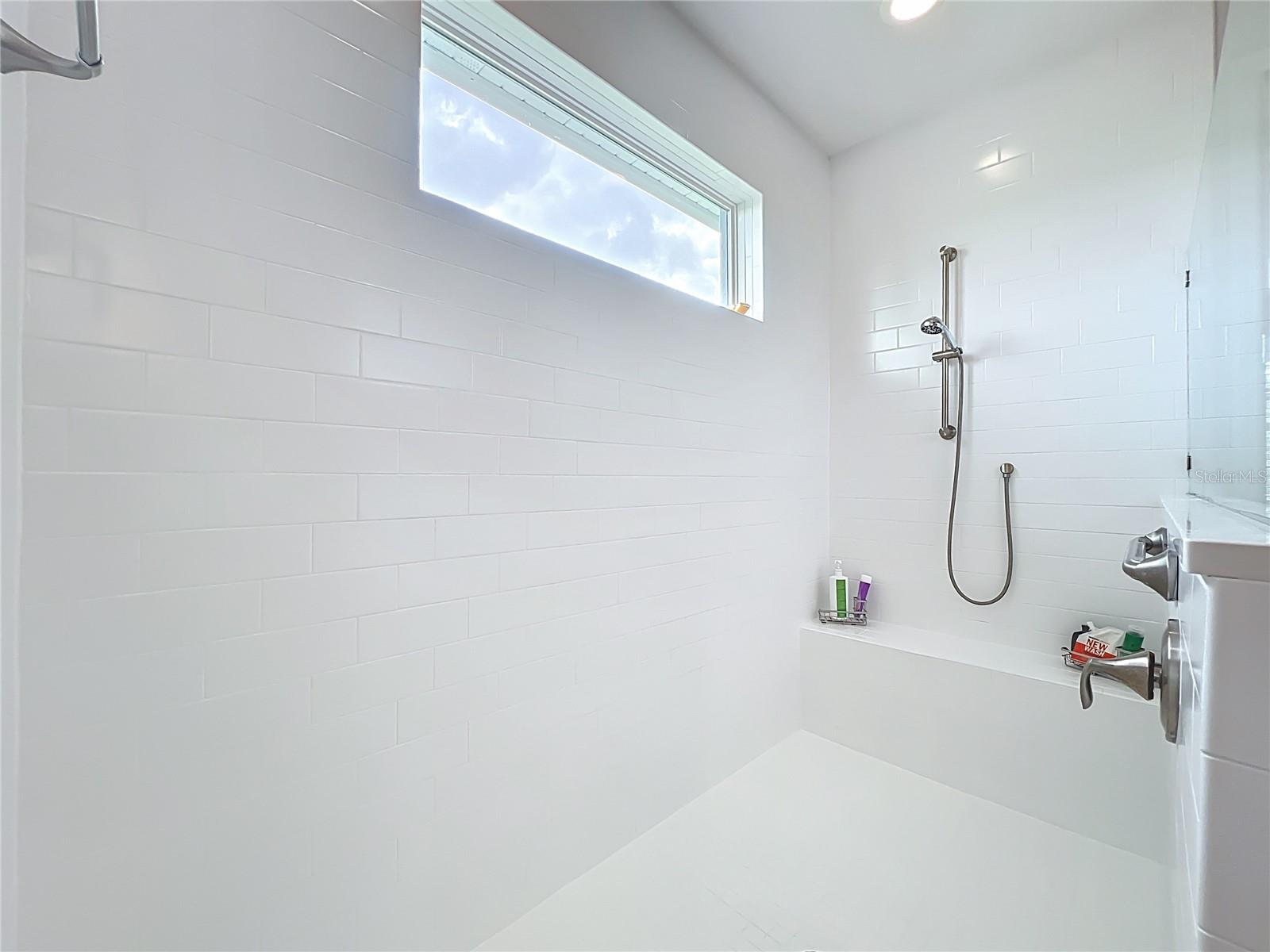 O6331633 Property Photo