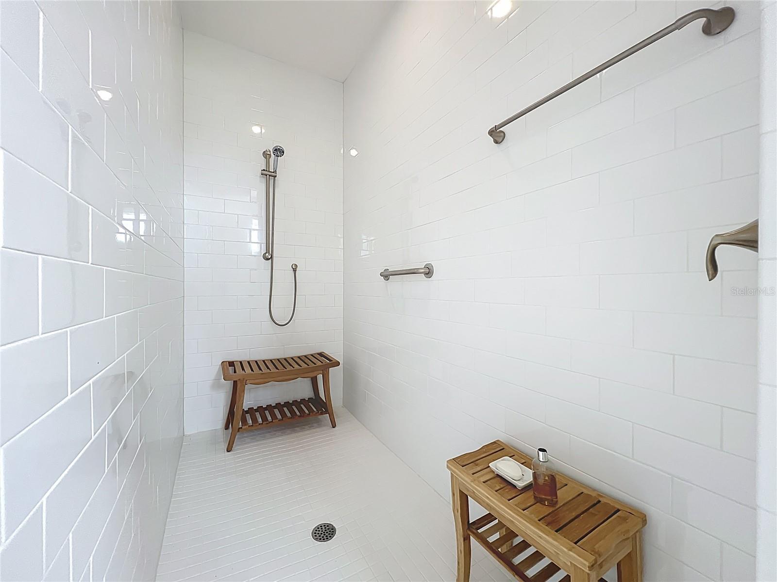 O6331633 Property Photo