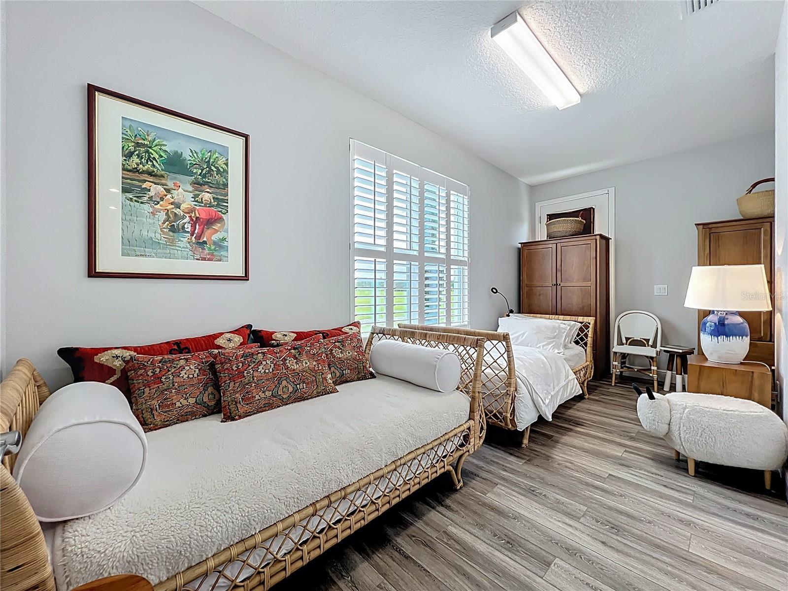 O6331633 Property Photo