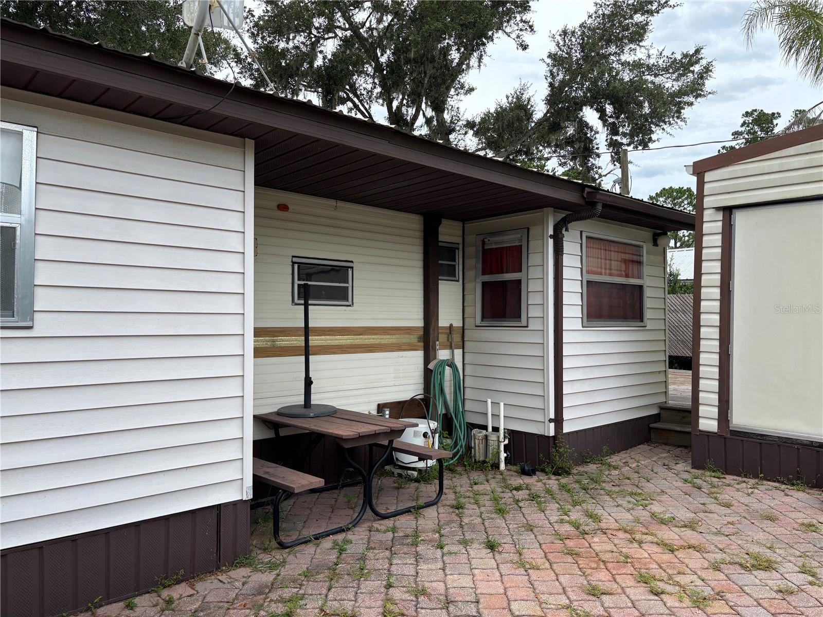 W7877754 Property Photo