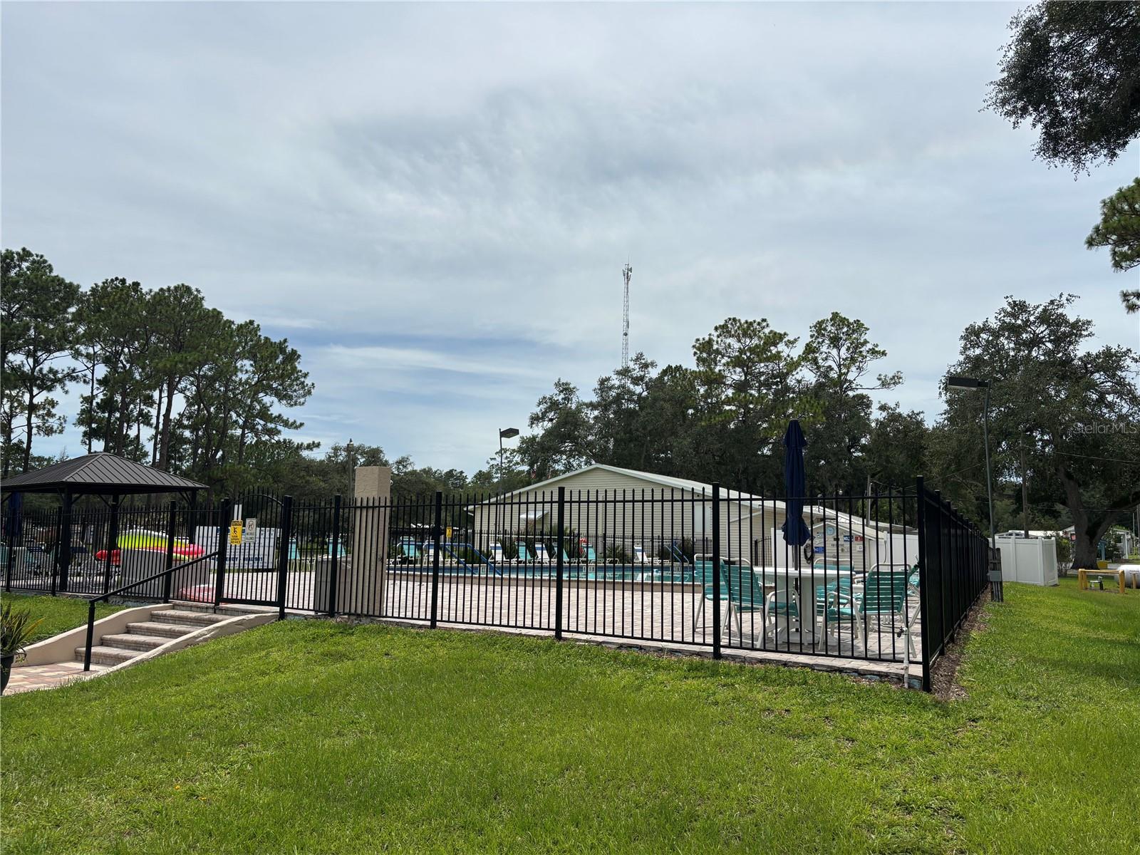 W7877754 Property Photo