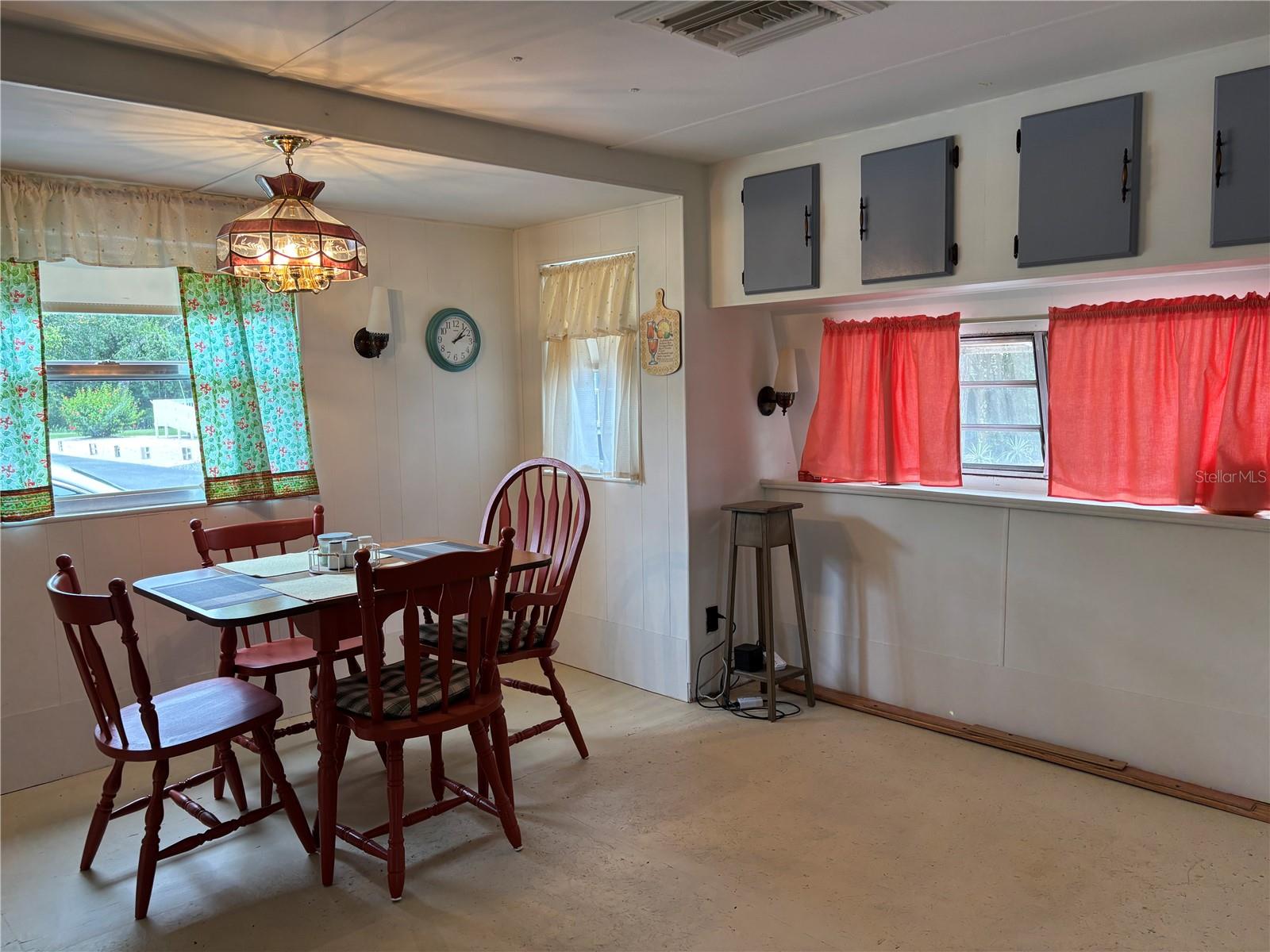 W7877754 Property Photo