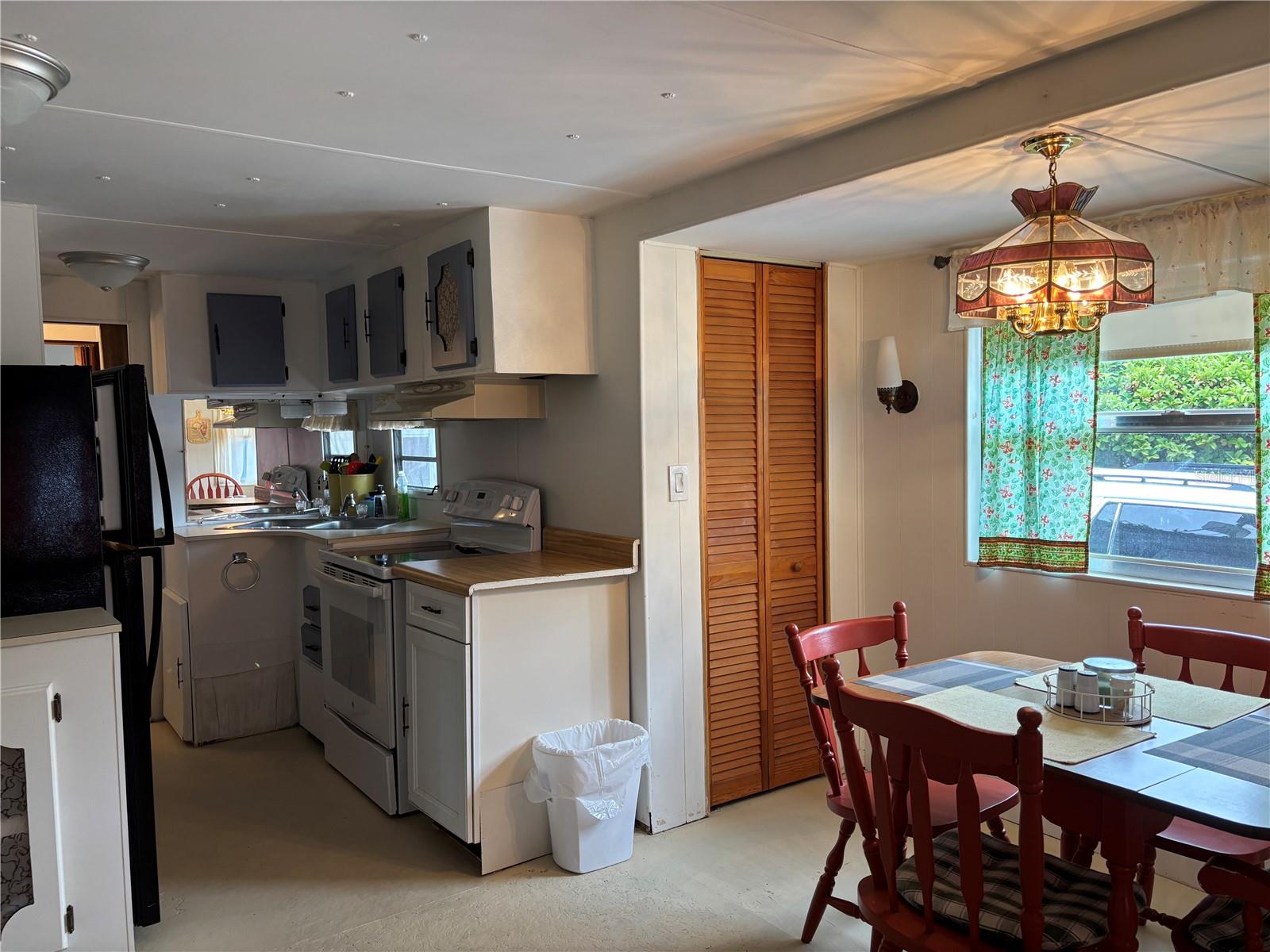 W7877754 Property Photo