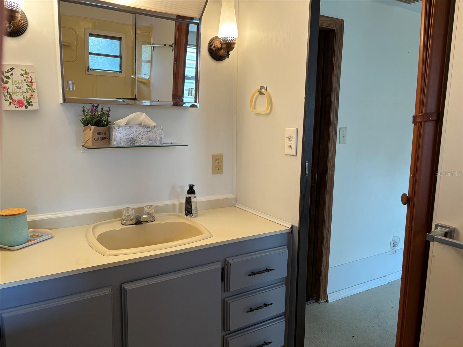 W7877754 Property Photo