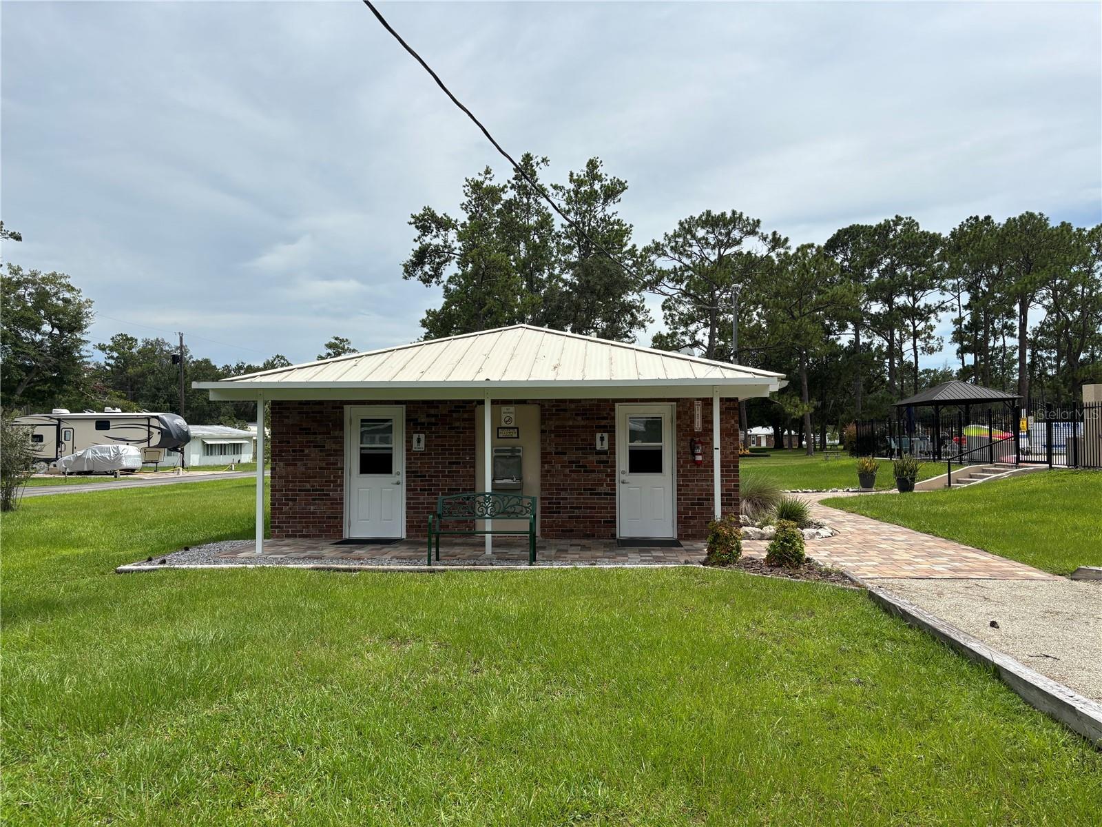 W7877754 Property Photo