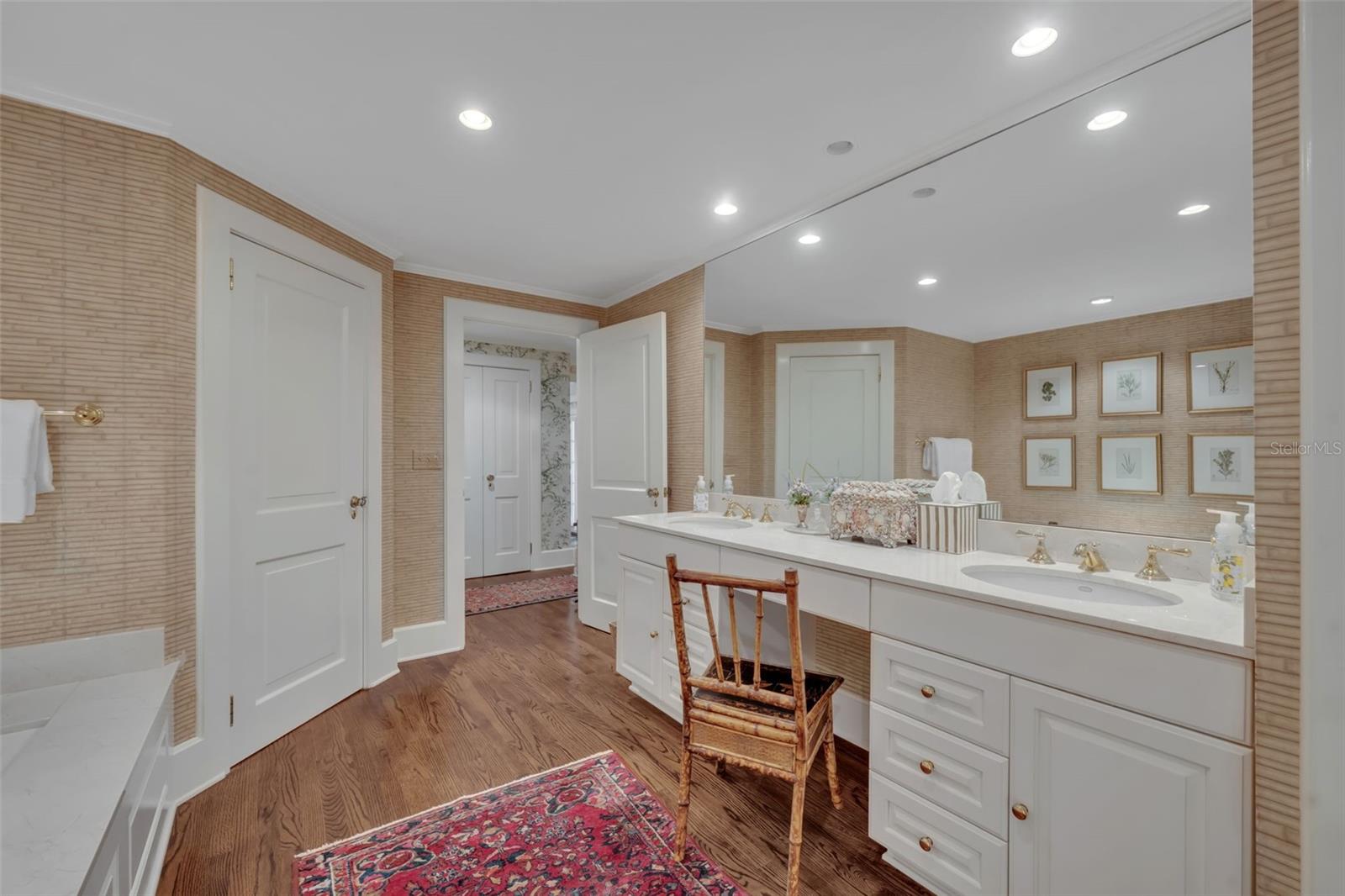 O6331715 Property Photo