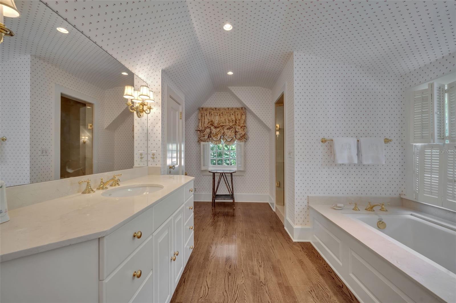 O6331715 Property Photo