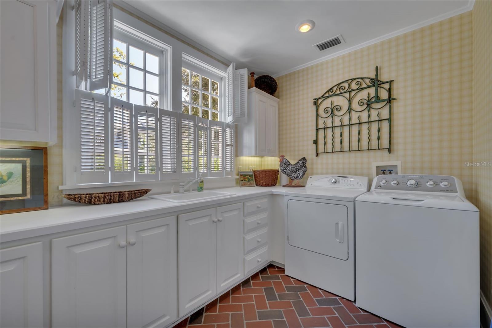 O6331715 Property Photo