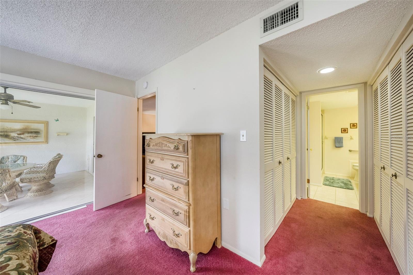 TB8412561 Property Photo