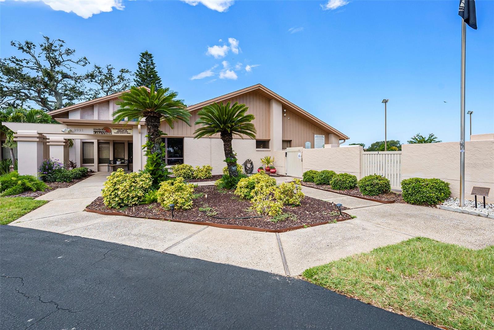 TB8412561 Property Photo