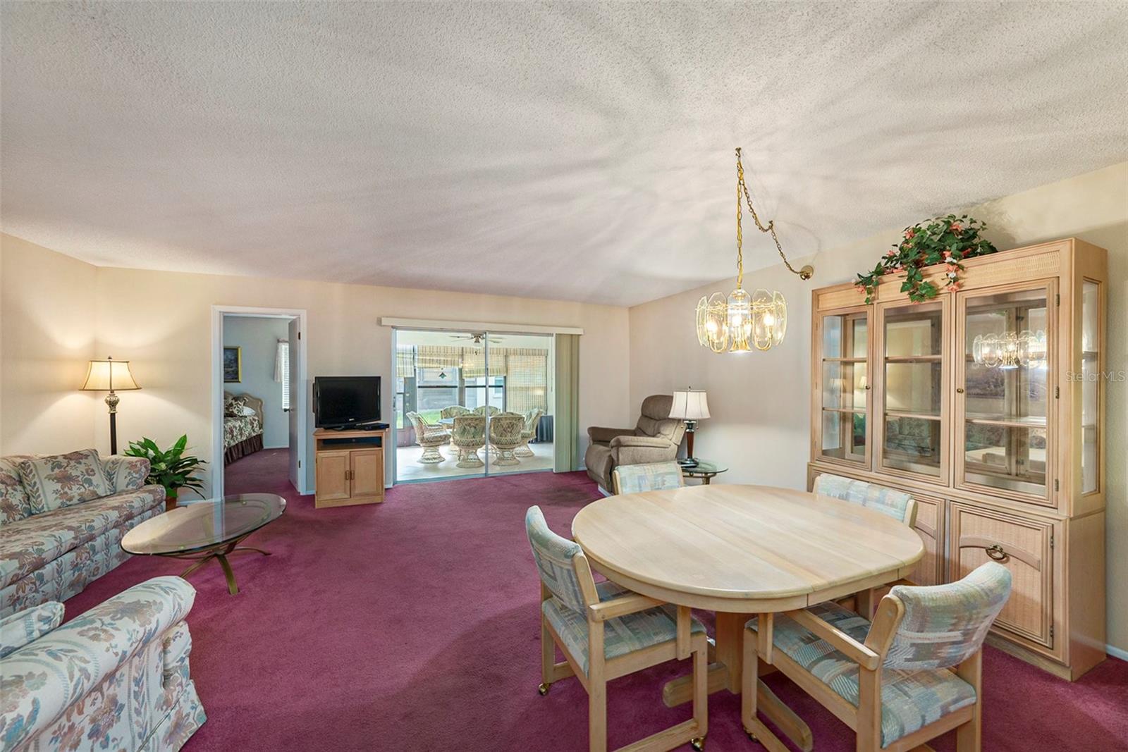 TB8412561 Property Photo