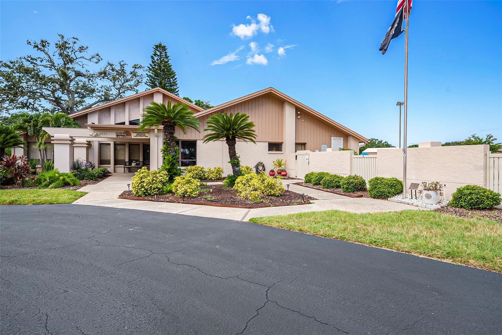 TB8412561 Property Photo