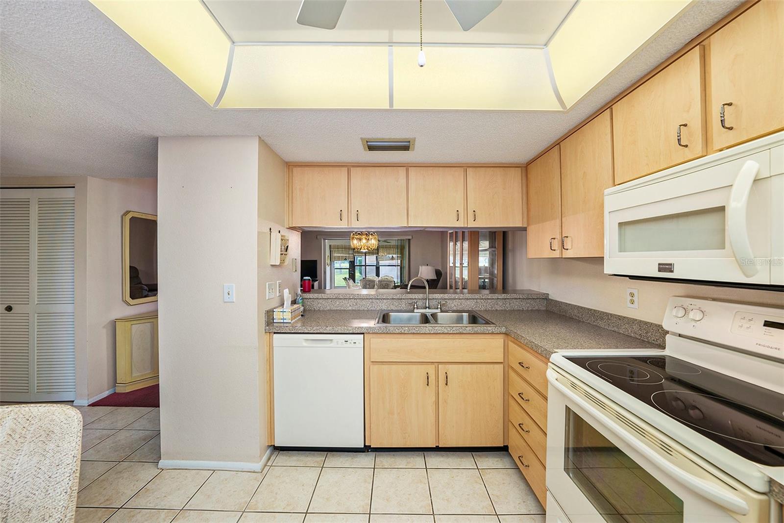 TB8412561 Property Photo