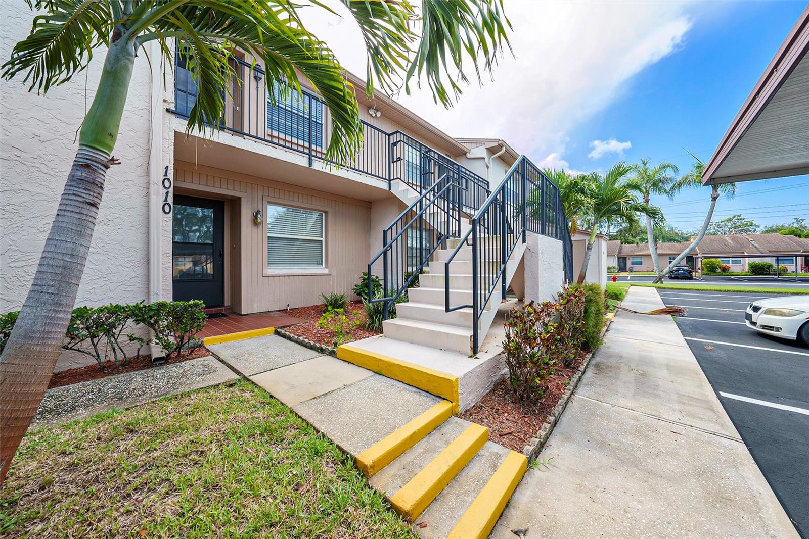 TB8412561 Property Photo