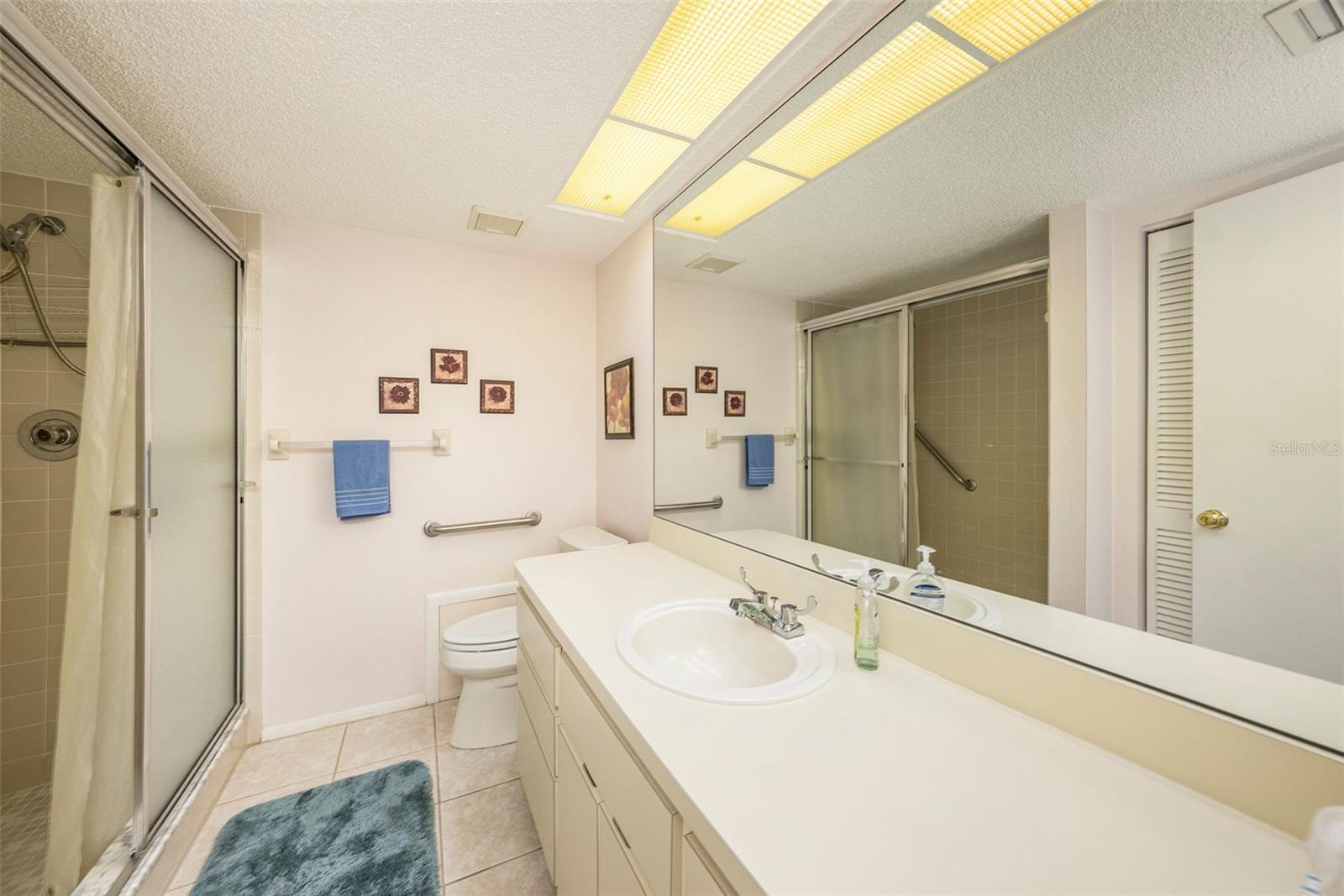 TB8412561 Property Photo