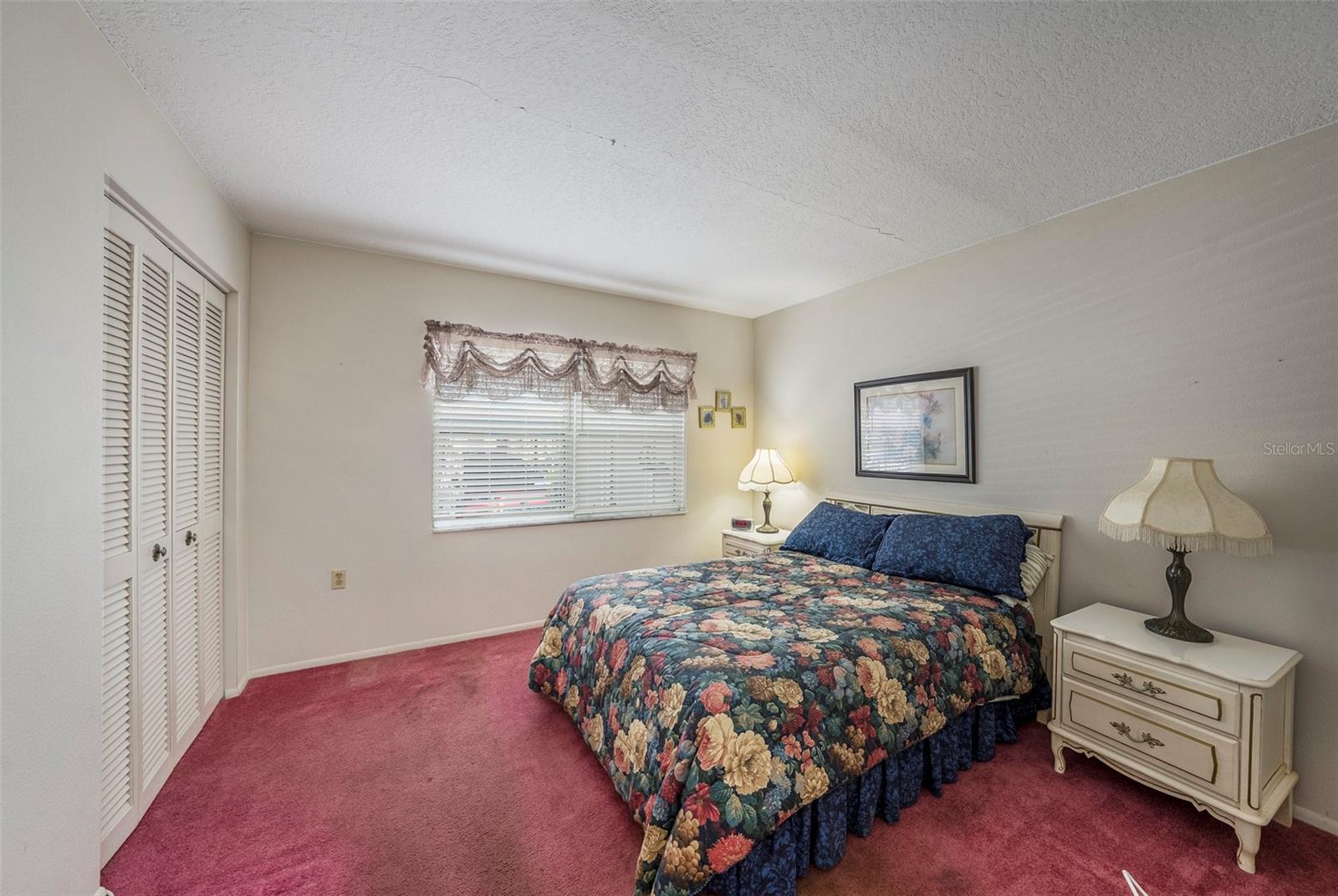 TB8412561 Property Photo