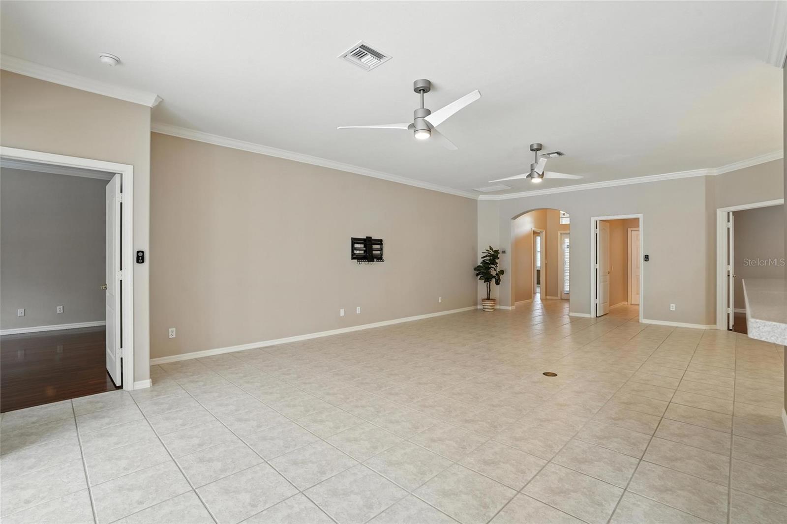 A4660504 Property Photo