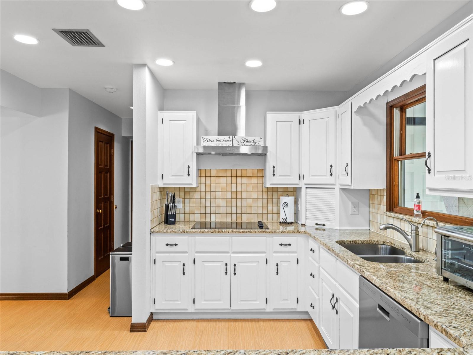 O6331813 Property Photo