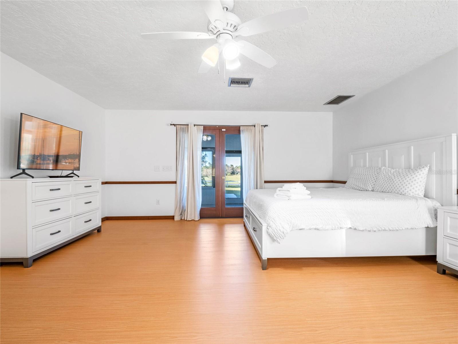 O6331813 Property Photo